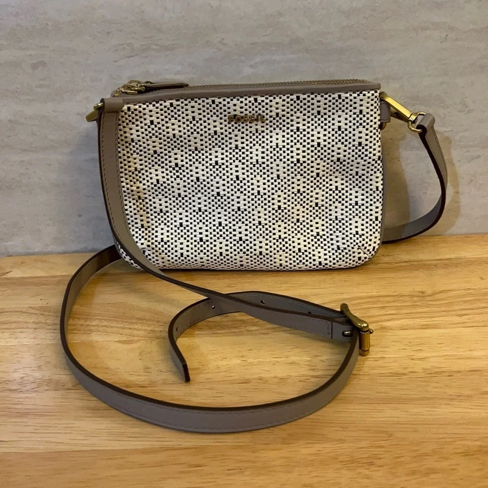 Fossil Elegant Cow-Hide  Leather Crossbody Bag